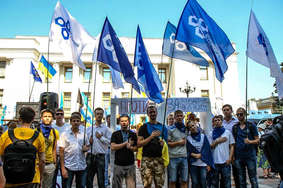 Будемо стояти за люстрацію до останнього