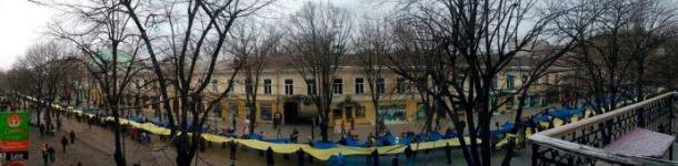 ДемАльянсівці разом з одеситами розгорнули 500-метрову стрічку